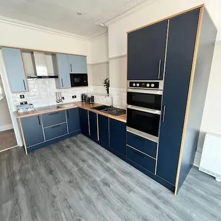 Stunning 2 Bedroom Ground Floor Sea View Apartment Rhos-on-Sea Exterior photo