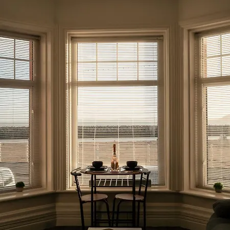 Stunning 2 Bedroom Ground Floor Sea View Apartment Rhos-on-Sea Exterior photo