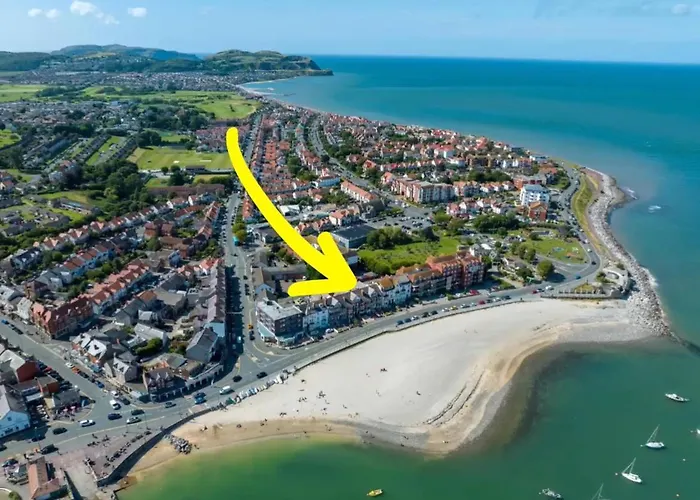 Stunning 2 Bedroom Ground Floor Sea View Apartment