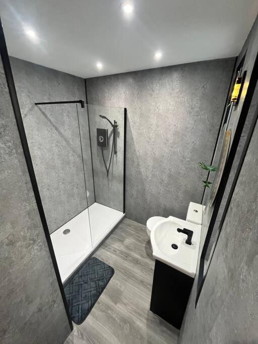 Apartment Stunning 2 Bedroom Ground Floor Sea View *