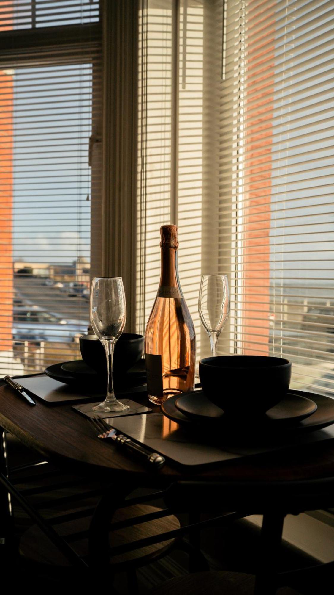 Stunning 2 Bedroom Ground Floor Sea View Apartment