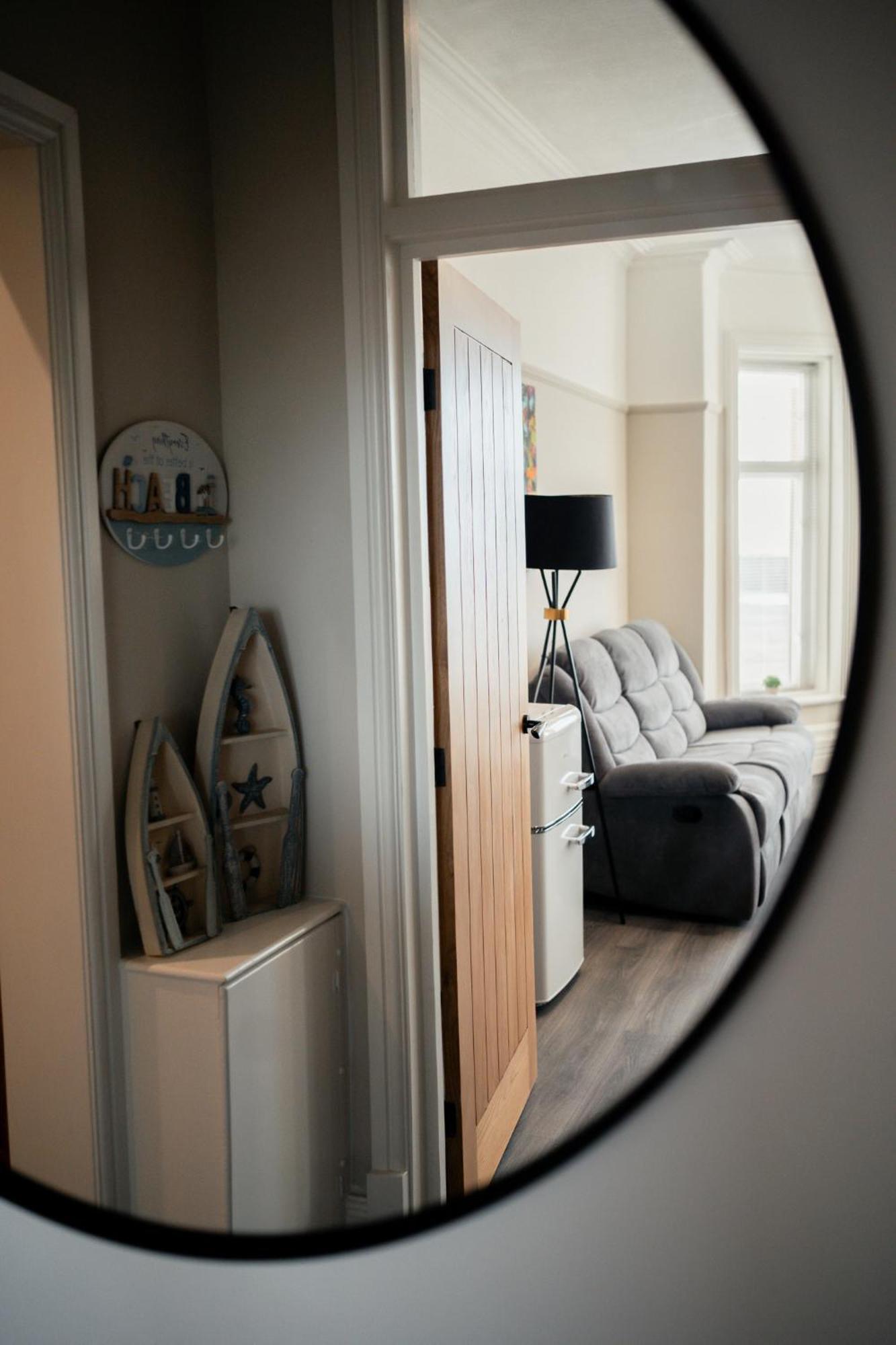 Apartment Stunning 2 Bedroom Ground Floor Sea View *